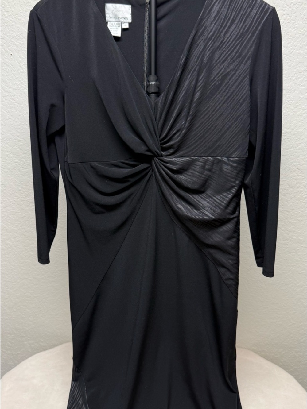 Donna Morgan Black Twist-Front Long Sleeve Midi Dress
